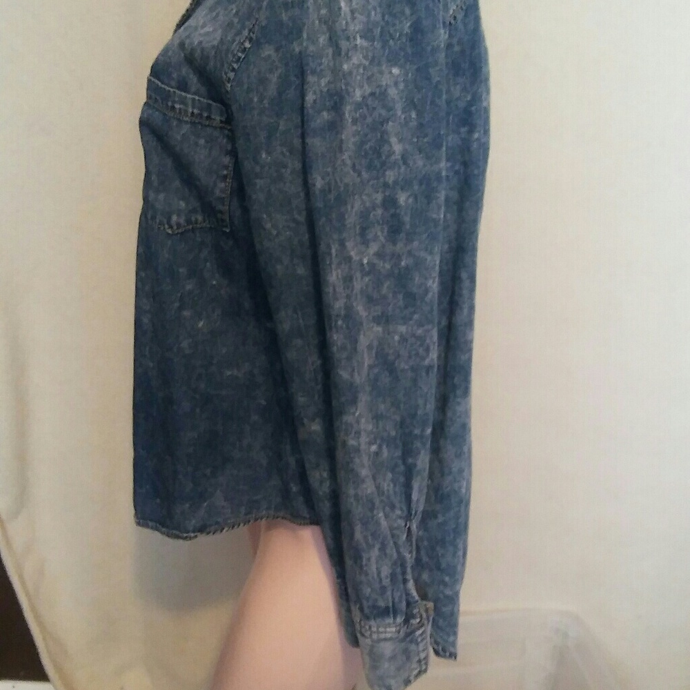 Shirt - Picture 2 of 4